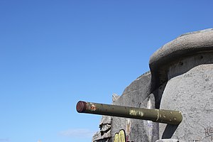 Cabo Silleiro: Faro, Instalacións militares, Costa