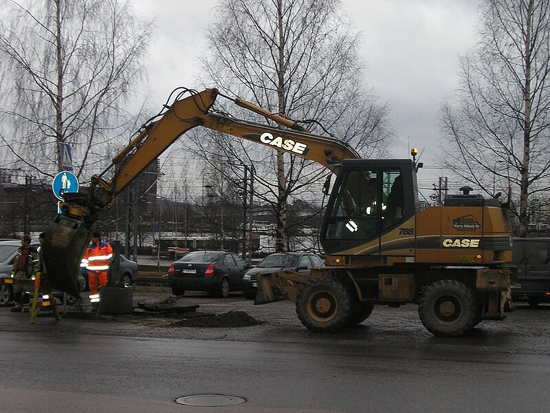 File:Case wheeled digger Jyväskylä.jpg