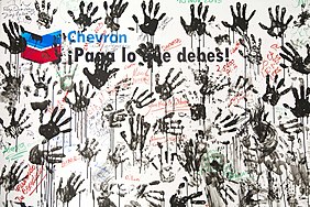 Anti-Chevron protest banner in support of Lago Agrio Caso Chevron - Texaco, conversatorio con prensa extranjera (11227582075).jpg