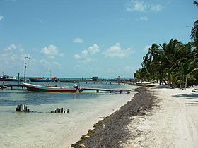 Una de las pocas playas de la isla.