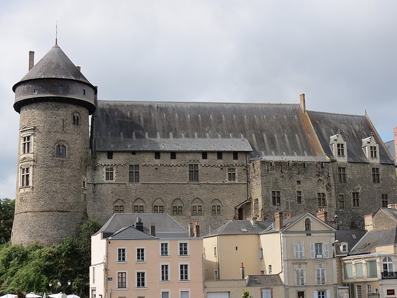 File:Château de Laval 50.JPG
