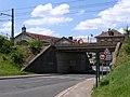 English: A railway bridge in Champagne-sur-Seine, Seine-et-Marne, France. Français : Un pont ferroviaire au-dessus d'une rue de Champagne-sur-Seine, Seine-et-Marne, France.