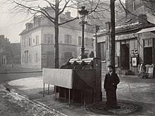 Chalet de toilette et de nécessités publique 1875 220px-Charles_Marville%2C_Urinoir_en_ardoise_%C3%A0_3_stalles%2C_Chauss%C3%A9e_du_Maine%2C_ca._1865