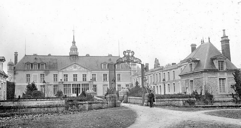 File:Chateau de Meslay.jpg