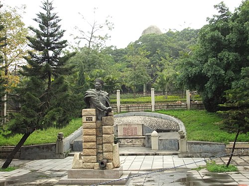 陈化成之墓及其塑像，道光朝提督，曾随王得禄讨剿蔡牵以及第一次鸦片战争。