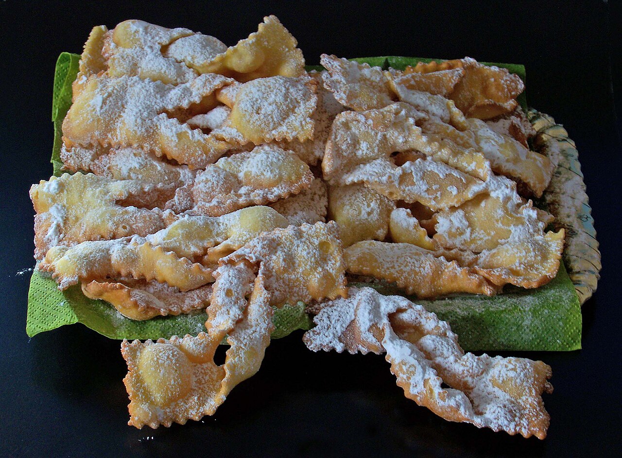 Immagini Stock - Chiacchiere, Pasticceria Italiana Di Carnevale Sulla  Tovaglia Bianca. Image 36846749