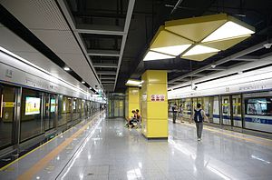 Chiwei Station Platform (اصلاح شده) .jpg