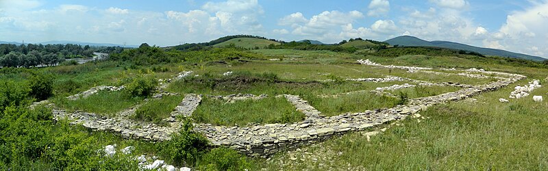 File:Cigmău Roman Castrum.jpg