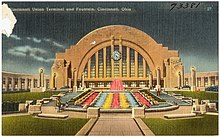 Cincinnati Union Terminal, Cincinnati Cincinnati Union Terminal and fountain, Cincinnati, Ohio (73381).jpg