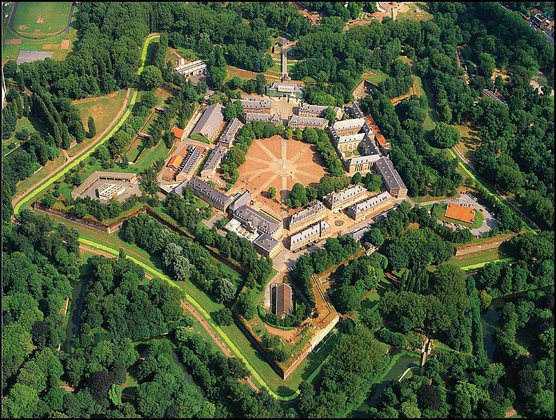 File:Citadelle vue du ciel.jpg