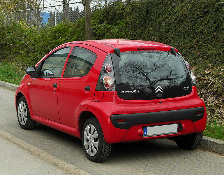 File:Citroën C1 1.0 (Facelift) – Heckansicht, 7. April 2011, Wülfrath.jpg