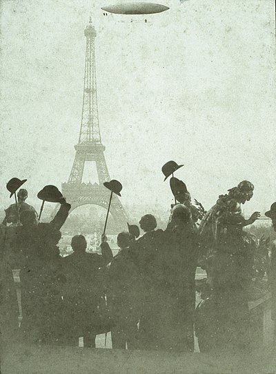 Contorno da Torre Eiffel com o Dirigível Nº6 - 1-13655-0000-0000, Acervo do Museu Paulista da USP.jpg