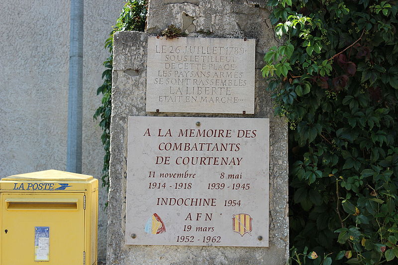 File:Courtenay - Plaques.JPG