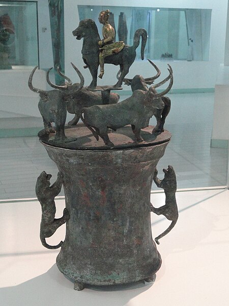 File:Cowrie container (bronze, Western Han) - Yunnan Provincial Museum - DSC02297.JPG
