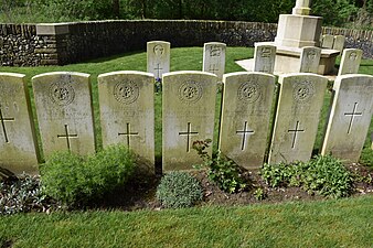 Tombes de soldats inconnus du Bataillon des Argyll and Sutherland Highlanders.