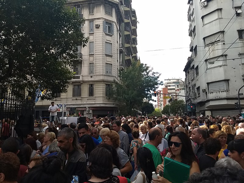 File:Día de San Expedito - Buenos Aires - 04.jpg