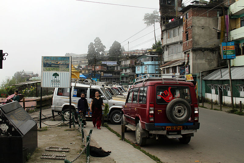 File:Darjeeling street (8131988436).jpg