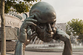 English: Hans-Jörg Limbach: Denkpartner, 1980. Börsenplatz, Stuttgart. Deutsch: Hans-Jörg Limbach: Denkpartner, 1980. Börsenplatz, Stuttgart.