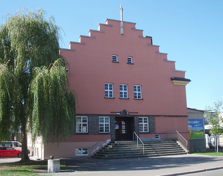 File:Die Jahnhalle in Günzburg, Vorderseite.JPG