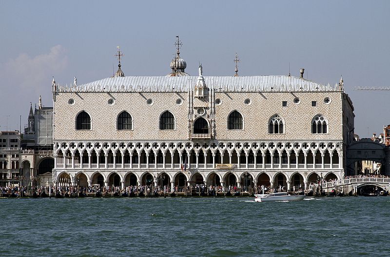 File:Doge's Palace - Venice 2016.jpg