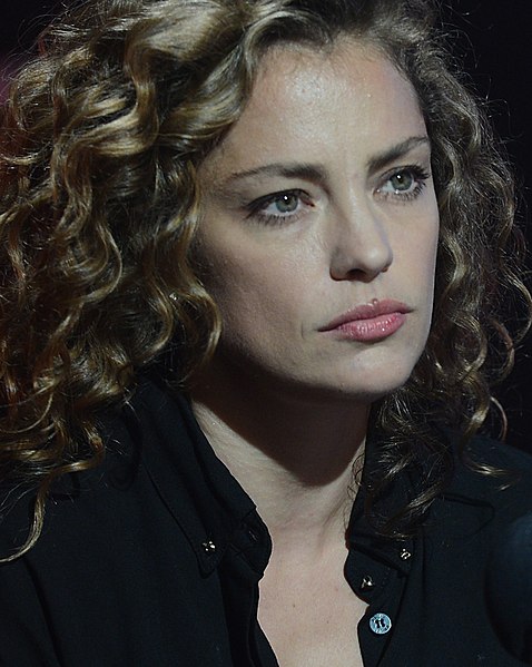 File:Dolores Fonzi 2015 (cropped).jpg