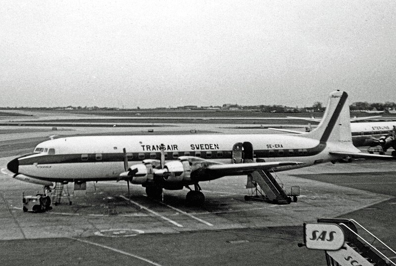 File:Douglas DC-7B SE-ERA Transair Kastrup 10.03.68 edited-2.jpg