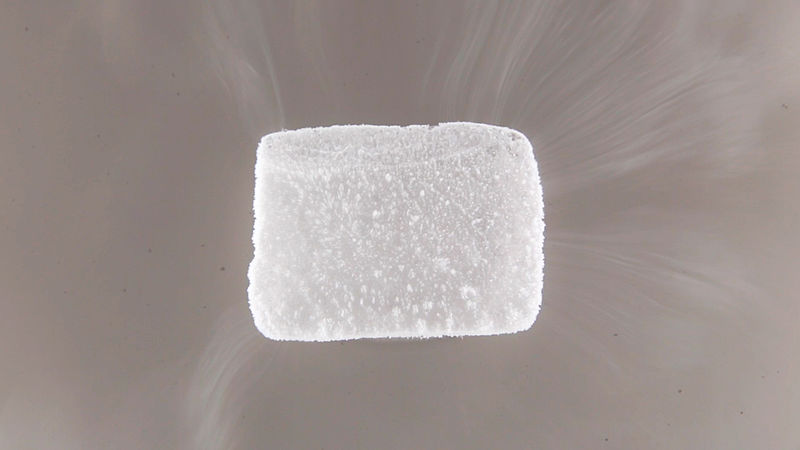 File:Dry ice in cold water.jpg - Wikimedia Commons