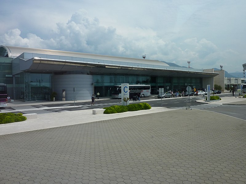 File:Dubrovnik Airport (5790186064).jpg