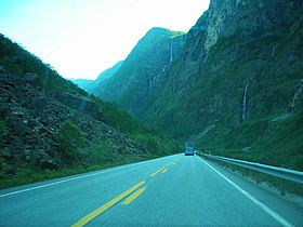 La E16 près de Gudvangen en Norvège.