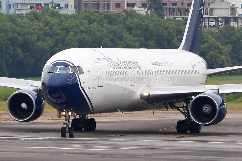 File:EI-CXO Boeing 767-3G5(ER) Blue Panorama Airlines Lining Up at Runway 14 (9548308682).jpg