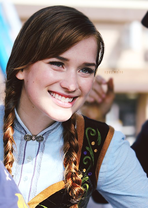 Elizabeth Lail on the sets of Once Upon A Time