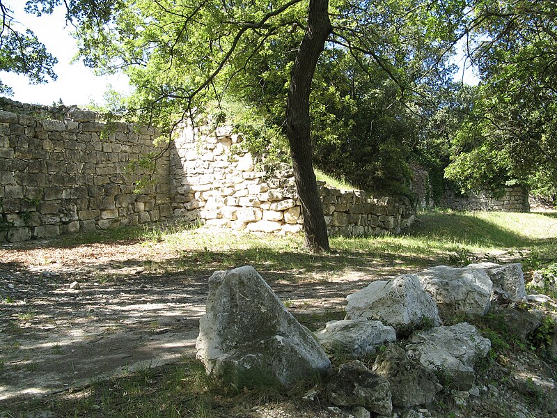 File:Entremont - fortification wall 2 from NE (2007).jpg