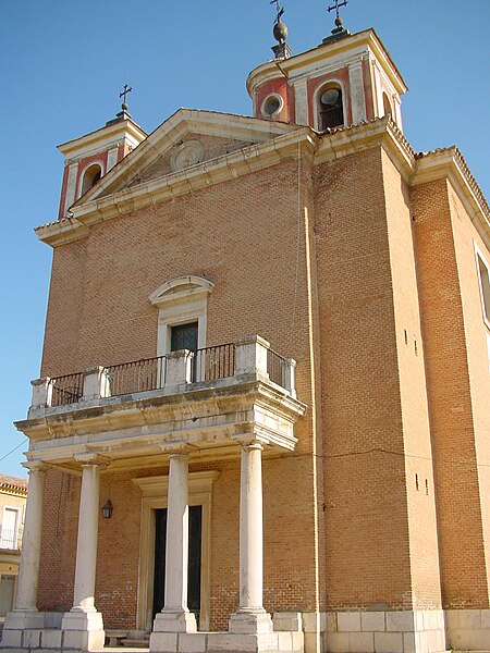 File:Ermita del Real Cortijo de San Isidro en Aranjuez.jpg