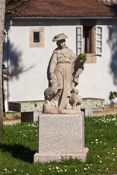 File:Escultura no parque do Carme de abaixo. Santiago de Compostela. Galiza-3.jpg