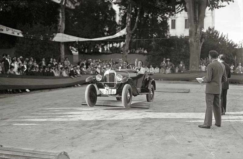 File:Exhibición de habilidades de un automóvil (2 de 6) - Fondo Car-Kutxa Fototeka.jpg