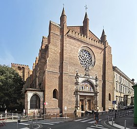 Fachada principal de la iglesia