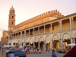 Centro histórico em Faenza