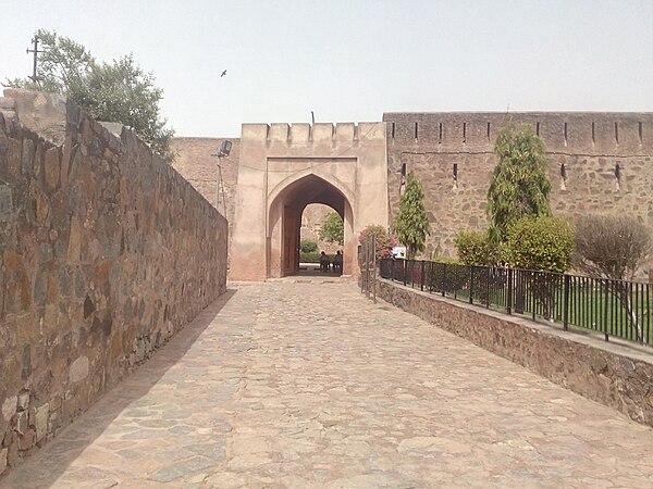 Image: Firoz Shah Palace And Tehkhana 01