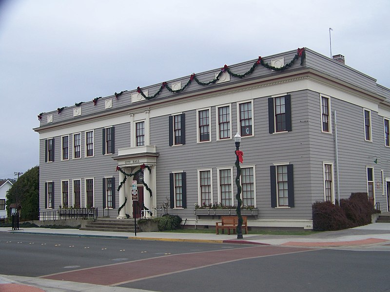 File:Fort Bragg City Hall.JPG