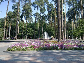 Fântână la intrarea în parc