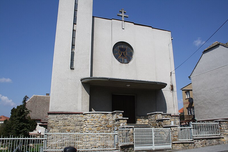 File:Front view o Husův sbor in Náměšť nad Oslavou, Třebíč District.jpg