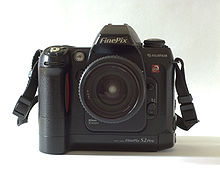 Fuji Finepix S2 Pro vorne.jpg görüntüsünün açıklaması.