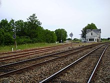 Перекресток к северо-западу от вокзала, слева направо в сторону Ангулема, а справа - в сторону Бордо.