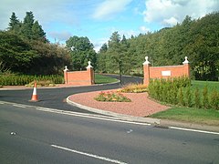 Gerbang untuk Astbury Hall - geograph.org.inggris - 566828.jpg