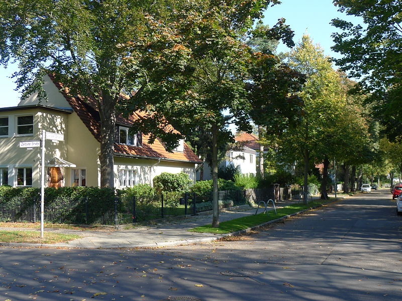 File:Geraer Straße (Berlin-Lankwitz).JPG