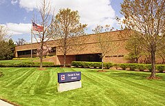 Biblioteca Presidencial de Gerald R. Ford, spring.jpg