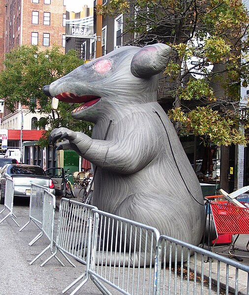 File:Giant inflatable rat.jpg