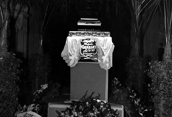 Grabski's coffin on a funeral bier, 4 March 1938