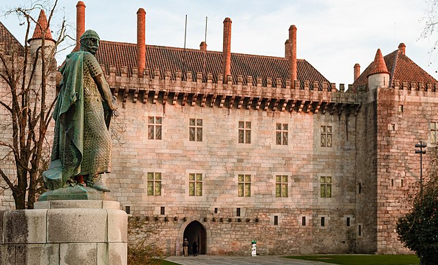 Image: Guimaraes Portugal Paço dos Duques de Bragança 02 (cropped)