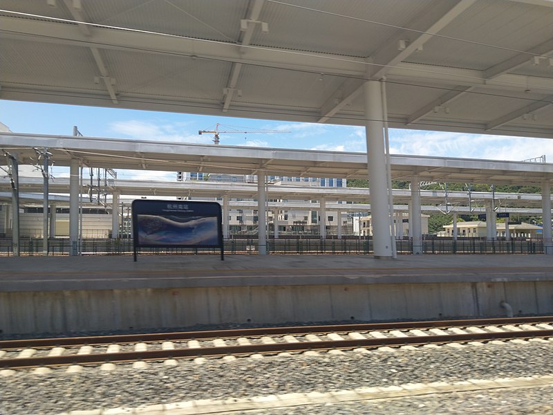 File:Hangzhounan Railway Station 20180716 114122.jpg